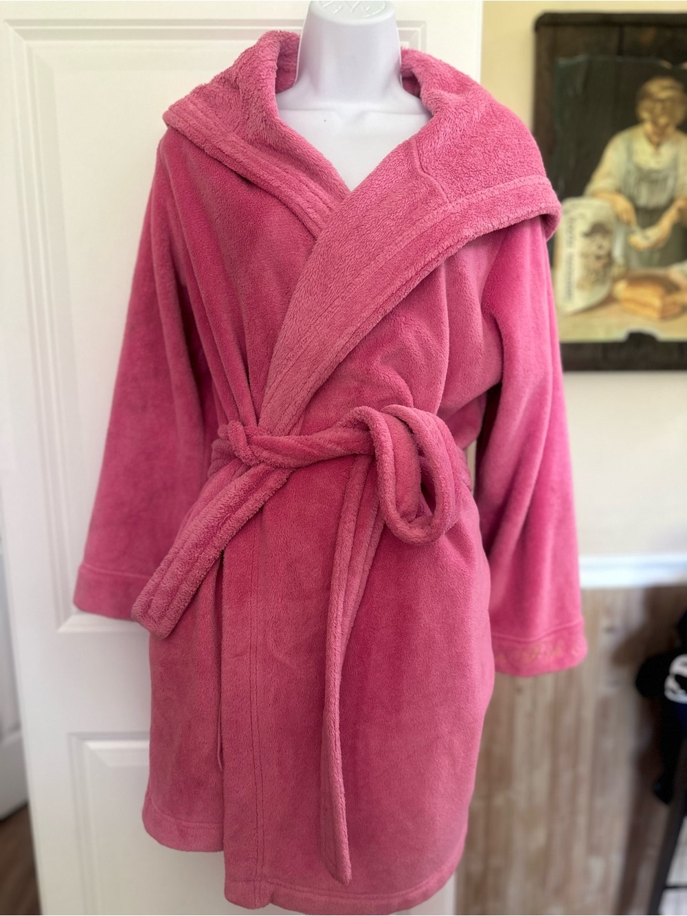 PINK Victoria's Secret Plush Hot Pink Hooded Robe with Gold Accents